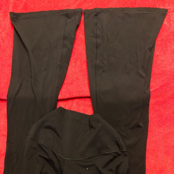 Aerie Criss-cross waist Flared Leggings 2! - Picture 7 of 10